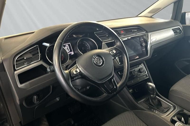 Begagnad VW Touran 150 HK (110 kW) 2017 Brun Minibuss