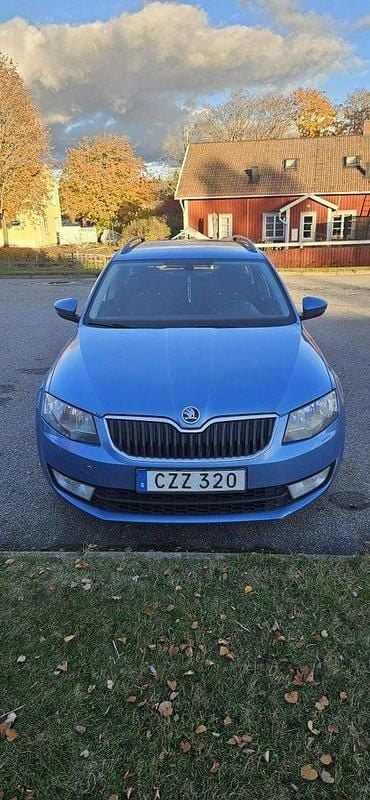 Blå Begagnad 2015 Skoda Octavia Kombi | 50 000 kr (Superpris) - Bild 1/4