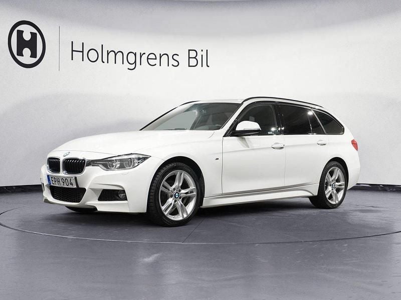 Vit Begagnad 2016 BMW 318 M Sport Kombi | 179 800 kr (Marknadspris) - Bild 1/4