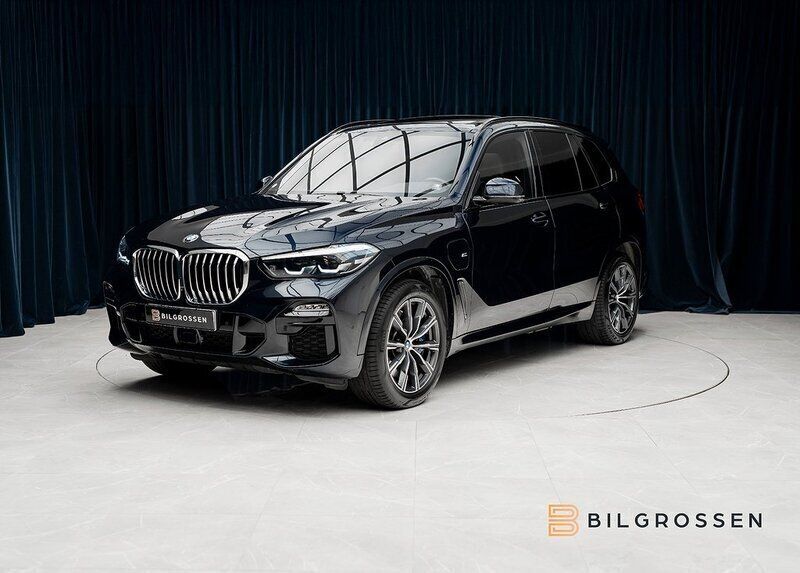 Svart Begagnad 2020 BMW X5 iPerformance SUV | 674 900 kr (Marknadspris) - Bild 1/4