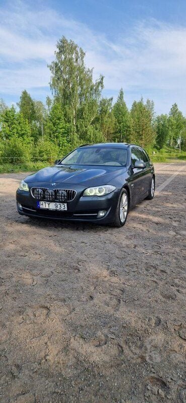 Grön Begagnad 2011 BMW 530 Comfort Edition Kombi | 119 000 kr (Bra pris) - Bild 1/4