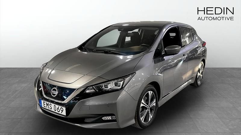 Svart Begagnad 2022 Nissan Leaf N-Connecta Halvkombi | 164 900 kr (Marknadspris) - Bild 1/4