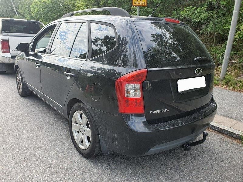Svart Begagnad 2010 Kia Carens 4 Minibuss | 19 900 kr (Superpris) - Bild 1/4