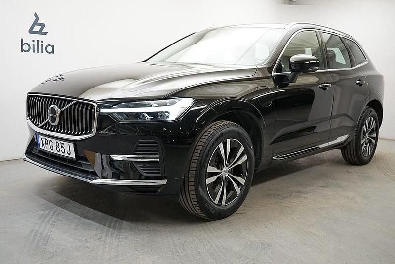 Svart Begagnad 2022 Volvo XC60 Core SUV | 379 900 kr (Marknadspris) - Bild 1/3