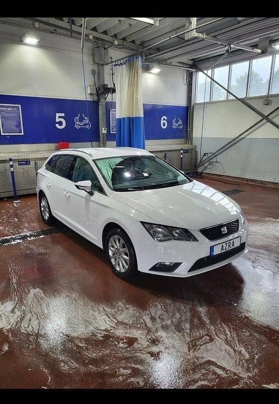 Vit Begagnad 2015 Seat Leon ST Style Kombi | 119 000 kr (Marknadspris) - Bild 1/4