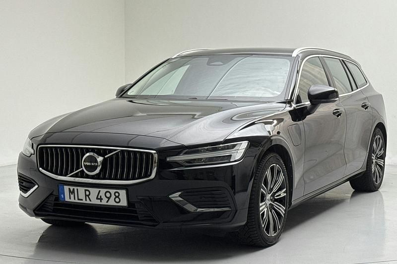Svart Begagnad 2023 Volvo V60 Core Kombi | 324 900 kr (Marknadspris) - Bild 1/4