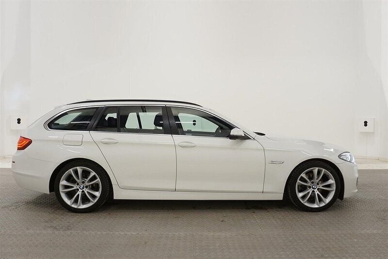 Vit Begagnad 2016 BMW 520 Kombi | 105 000 kr - Bild 1/4