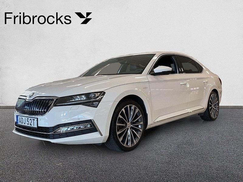 Vit Begagnad 2020 Skoda Superb LAURIN & KLEMENT Halvkombi | 289 800 kr - Bild 1/4