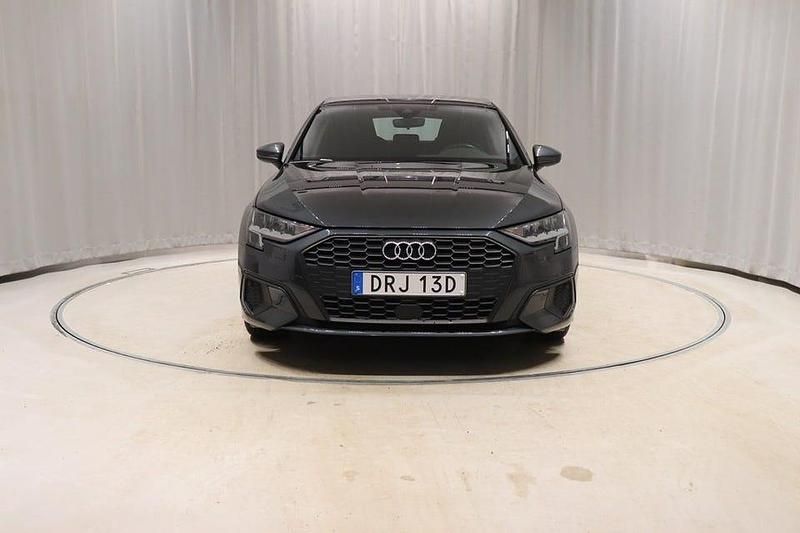 Begagnad Audi A3 150 HK (110 kW) 2023 Manhattangrå Sedan