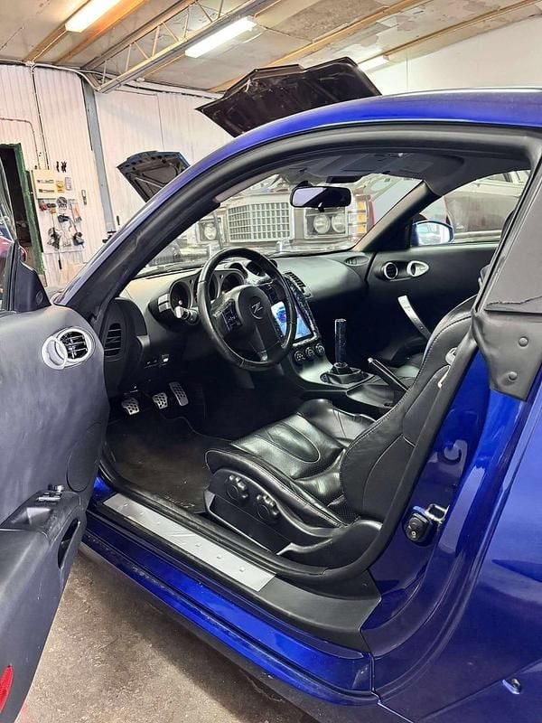 Begagnad Nissan 350Z 281 HK (206 kW) 2004 Deep blue/metallic (san marino)