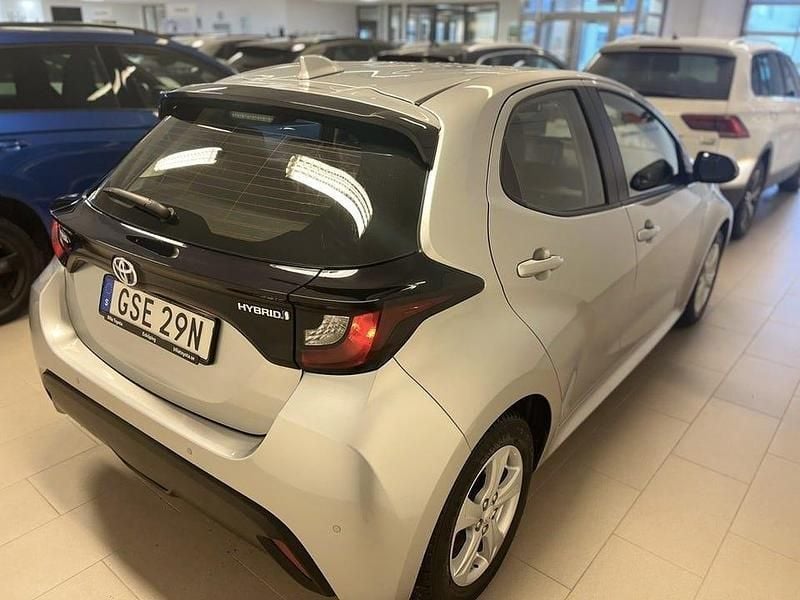 Begagnad Toyota Yaris Hybrid 92 HK (67 kW) 2023 Grå