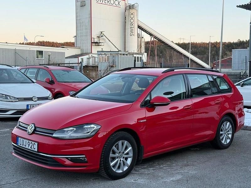 Begagnad VW Golf VIII 131 HK (96 kW) 2020 Röd
