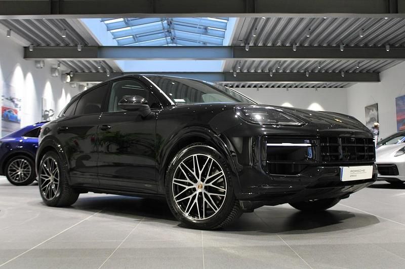 Svart Begagnad 2026 Porsche Cayenne SUV | 1 245 000 kr - Bild 1/4