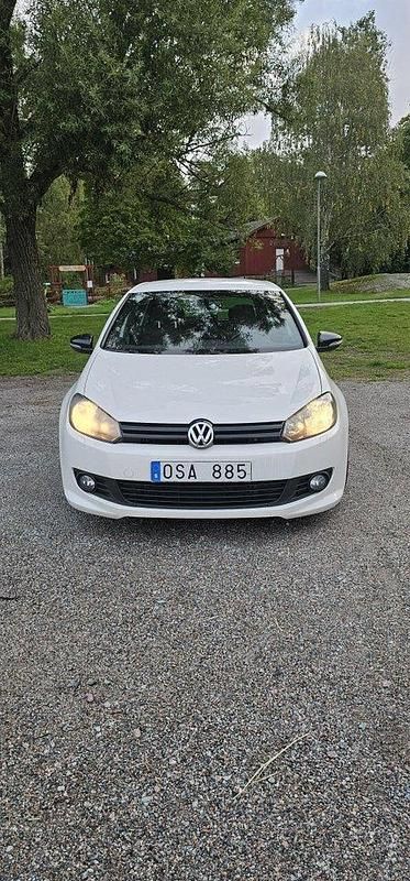 Vit Begagnad 2011 VW Golf VI Halvkombi | 69 000 kr (Marknadspris) - Bild 1/4