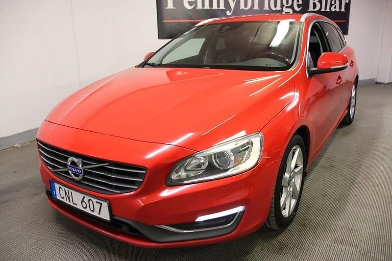 Röd Begagnad 2014 Volvo V60 Summum Kombi | 79 000 kr (Marknadspris) - Bild 1/4