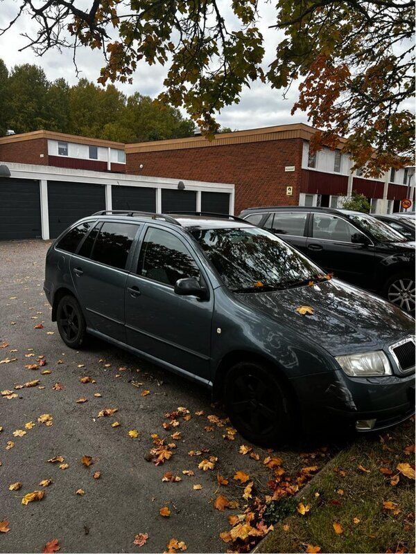 Grå Begagnad 2004 Skoda Fabia Kombi | 20 000 kr (Marknadspris) - Bild 1/4