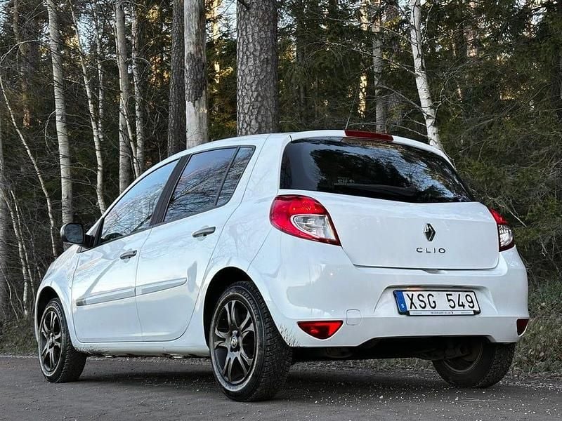 Begagnad 2012 Renault Clio R.S. Halvkombi | 76 900 kr (Dyr) - Bild 1/4