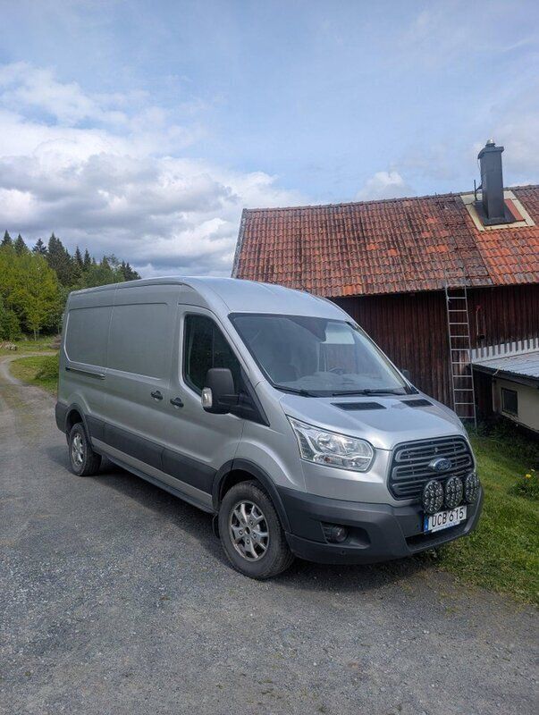 Grå Begagnad 2018 Ford Transit | 250 000 kr (Lite dyr) - Bild 1/2