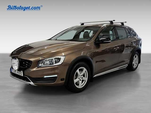 Begagnad Volvo V60 CC Summum 190 HK (139 kW) 2017 Kombi