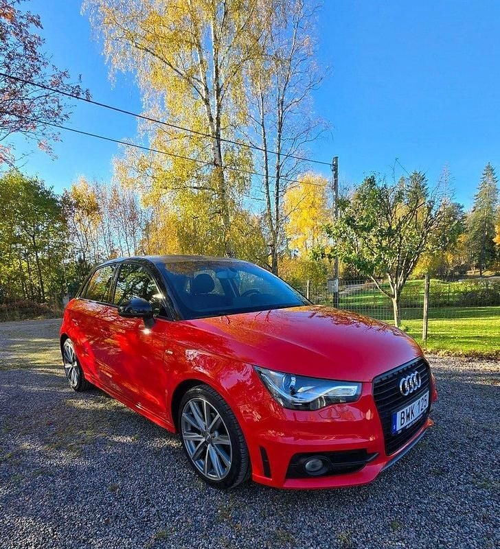 Röd Begagnad 2014 Audi A1 Sportback Sport Halvkombi | 103 000 kr (Marknadspris) - Bild 1/4