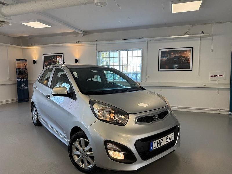 Silver Begagnad 2012 Kia Picanto Comfort Halvkombi | 69 900 kr (Marknadspris) - Bild 1/4