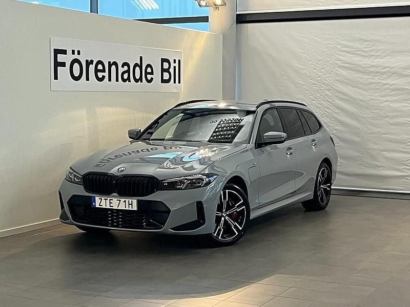 Begagnad BMW 330e M Sport 184 HK (135 kW) 2025 Grå Kombi