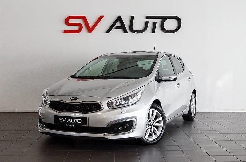 Grå Begagnad 2016 Kia Ceed Halvkombi | 99 900 kr (Marknadspris) - Bild 1/4