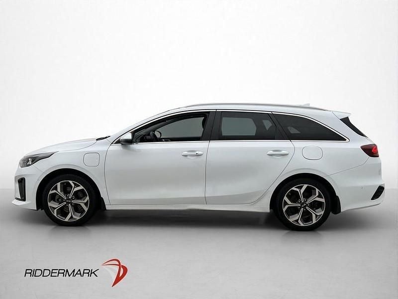 Begagnad Kia Ceed Advance 141 HK (103 kW) 2021 Vit Halvkombi