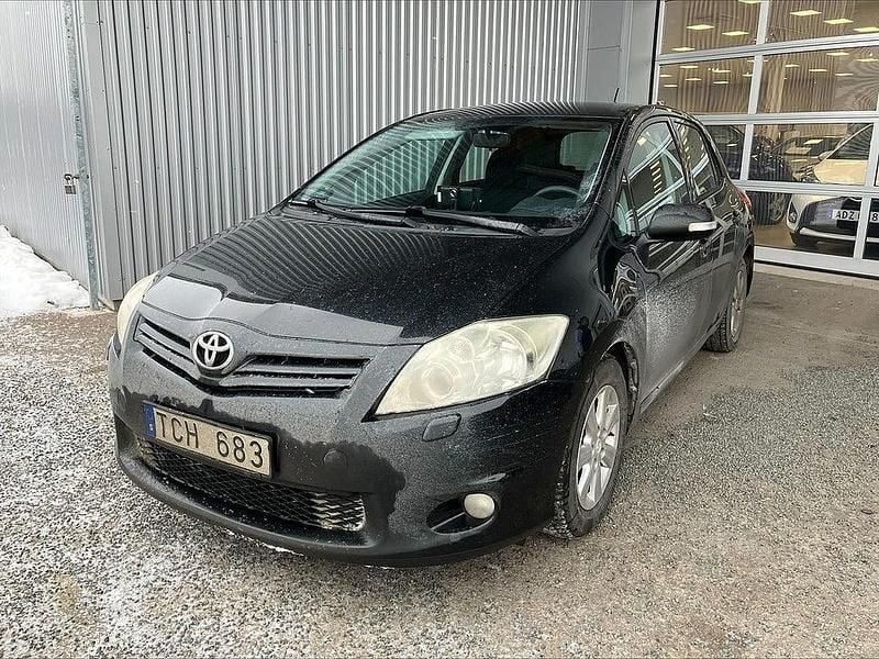 Begagnad Toyota Auris Edition 91 HK (66 kW) 2011 Svart Halvkombi