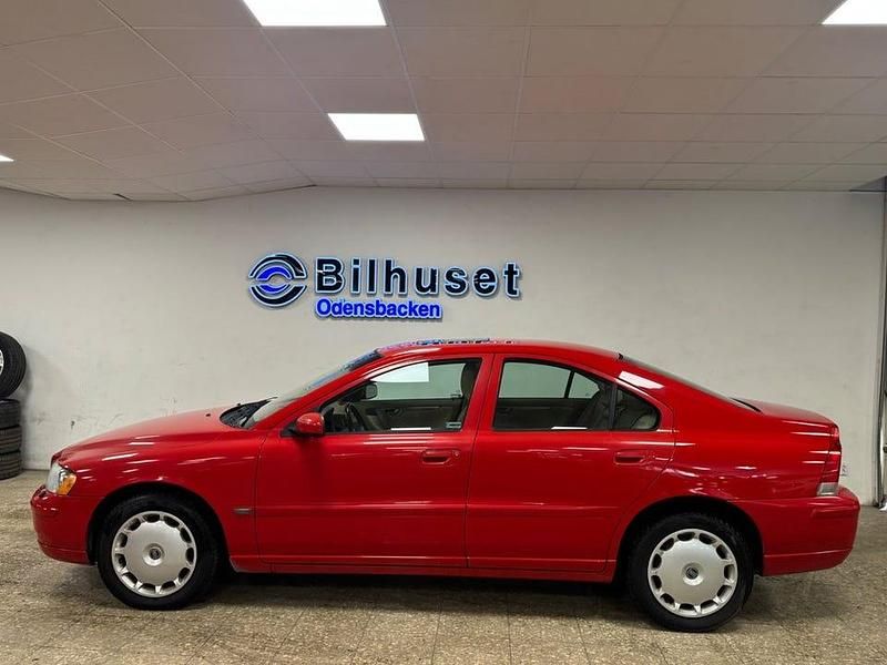 Begagnad Volvo S60 Momentum 140 HK (102 kW) 2006 Röd Sedan