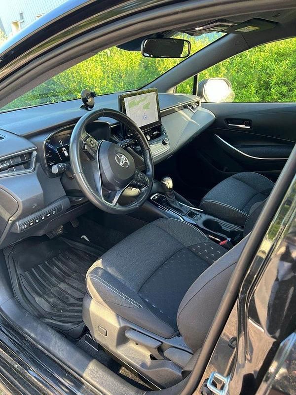 Svart Begagnad 2023 Toyota Corolla Active Kombi | 210 000 kr (Superpris) - Bild 1/4