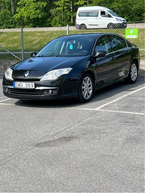 Svart Begagnad 2009 Renault Laguna III Halvkombi | 29 000 kr - Bild 1/4