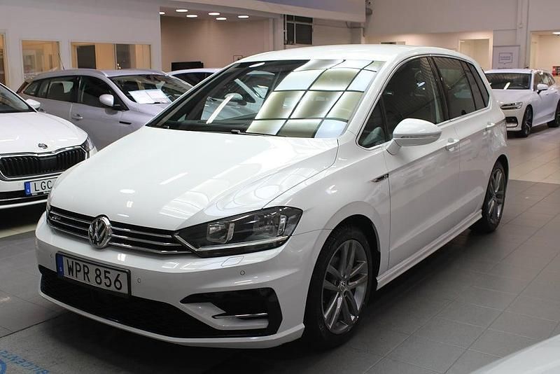 Vit Begagnad 2016 VW Golf VII R-line Halvkombi | 149 900 kr (Bra pris) - Bild 1/4