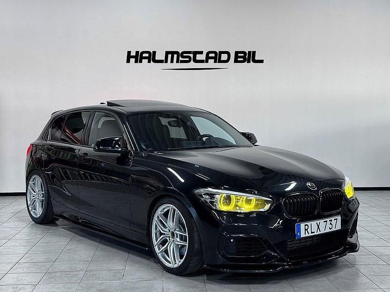 Begagnad 2018 BMW M140 M Sport Halvkombi | 349 500 kr (Marknadspris) - Bild 1/4