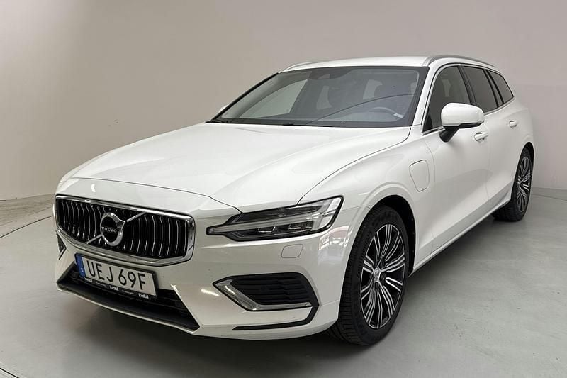 Vit Begagnad 2022 Volvo V60 Inscription Kombi | 249 000 kr (Superpris) - Bild 1/4