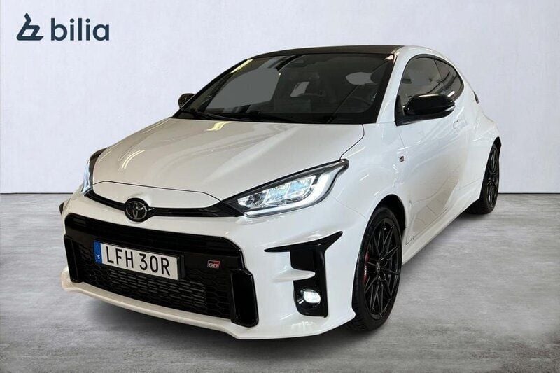 Vit Begagnad 2021 Toyota Yaris Halvkombi | 389 900 kr (Marknadspris) - Bild 1/4