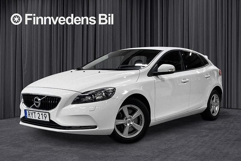 Vit Begagnad 2018 Volvo V40 Business Edition Halvkombi | 189 000 kr (Marknadspris) - Bild 1/4