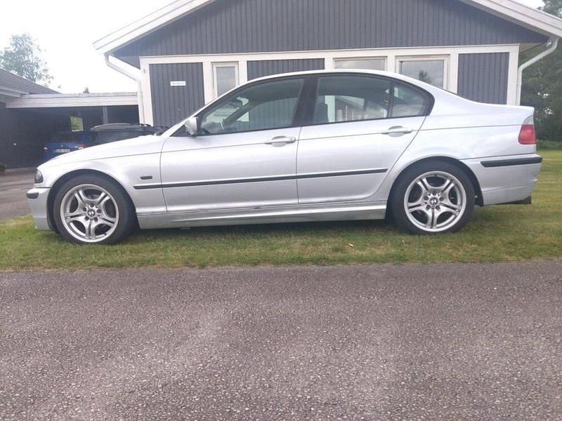 Grå Begagnad 2000 BMW 320 M Sport Sedan | 27 000 kr (Bra pris) - Bild 1/4