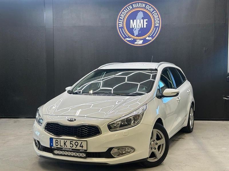 Vit Begagnad 2015 Kia Ceed Sportswagon Comfort Kombi | 84 800 kr (Marknadspris) - Bild 1/4