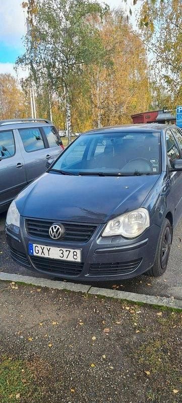 Grå Begagnad 2008 VW Polo Comfortline Halvkombi | 32 000 kr (Marknadspris) - Bild 1/2