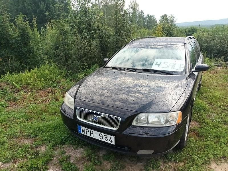 Svart Begagnad 2005 Volvo V70 Kinetic Kombi | 25 000 kr (Lite dyr) - Bild 1/4