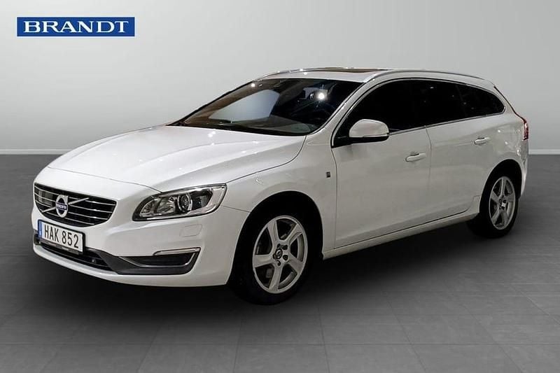 Vit Begagnad 2015 Volvo V60 Business Edition Kombi | 134 900 kr (Marknadspris) - Bild 1/4
