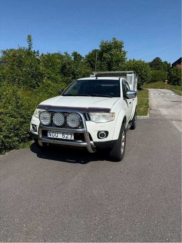 Vit Begagnad 2011 Mitsubishi L200 Pickup | 135 000 kr - Bild 1/4