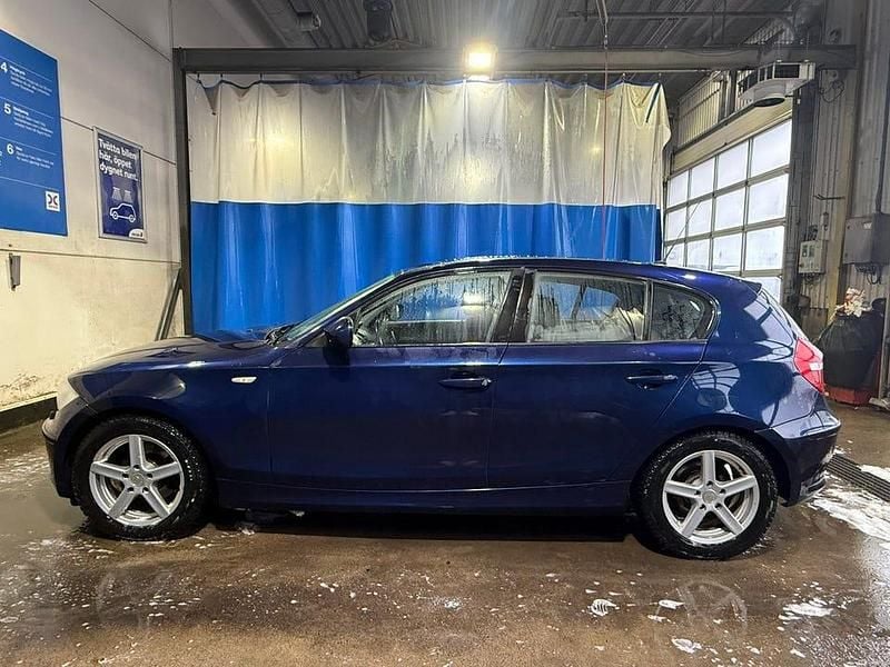 Metallic Begagnad 2011 BMW 118 Halvkombi | 69 500 kr (Superpris) - Bild 1/4