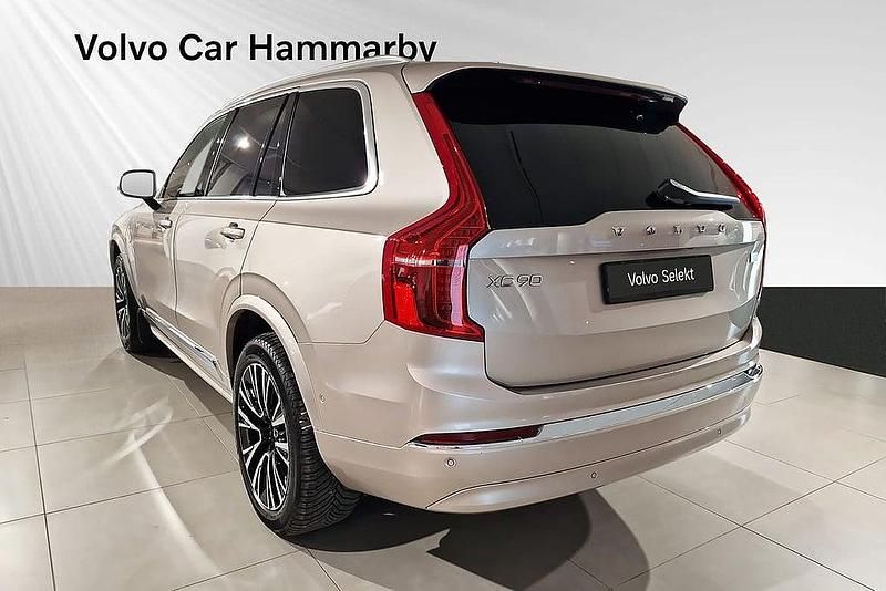 Begagnad Volvo XC90 Plus 455 HK (334 kW) 2023 Ljusgrå SUV
