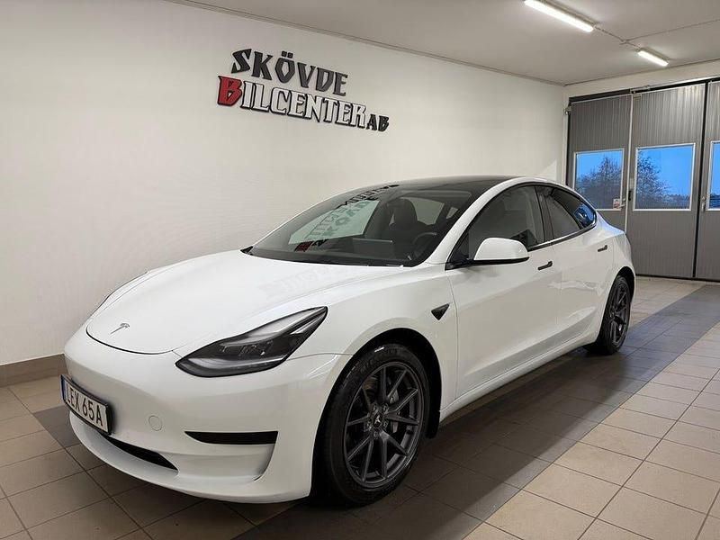 Begagnad Tesla Model 3 239 kW (325 HK) 2021 Vit Sedan