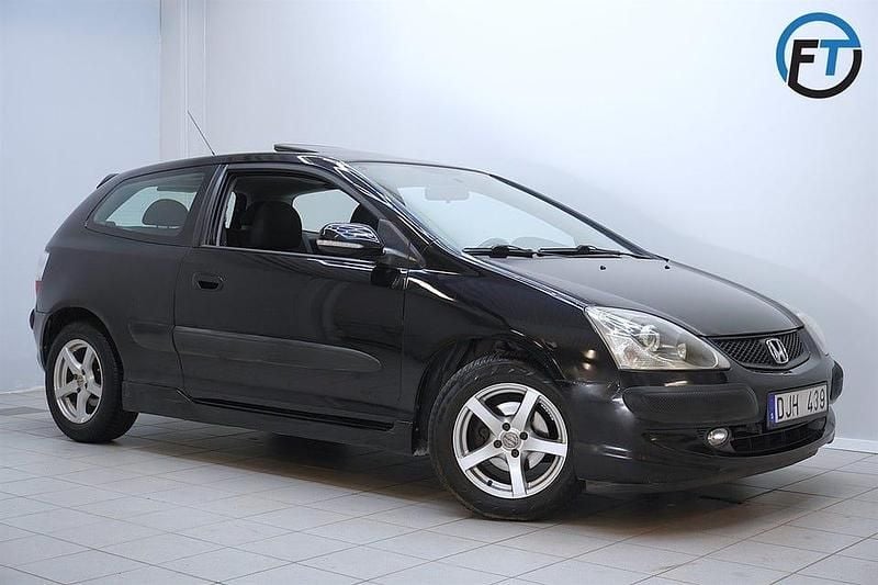Svart Begagnad 2004 Honda Civic Halvkombi | 33 900 kr (Marknadspris) - Bild 1/4