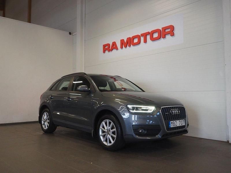 Grå Begagnad 2011 Audi Q3 Comfort SUV | 114 900 kr (Marknadspris) - Bild 1/3