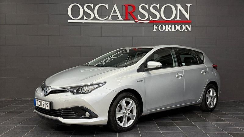 Silver Begagnad 2019 Toyota Auris Hybrid Active Halvkombi | 194 900 kr (Marknadspris) - Bild 1/4