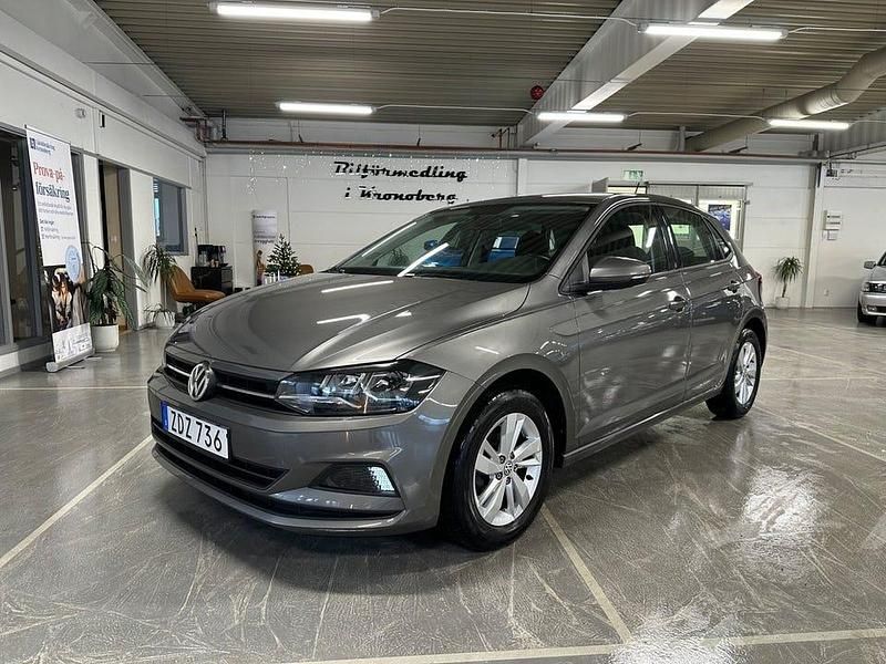 Begagnad VW Polo 95 HK (69 kW) 2017 Ljusgrå Halvkombi